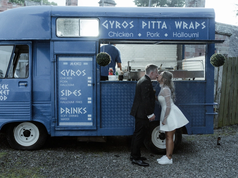 10 Delicious Late-Night Snacks to Keep Your Wedding Guests Energised