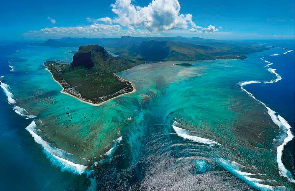 Underwater Waterfalls Mauritius. theweddingnotebook.com