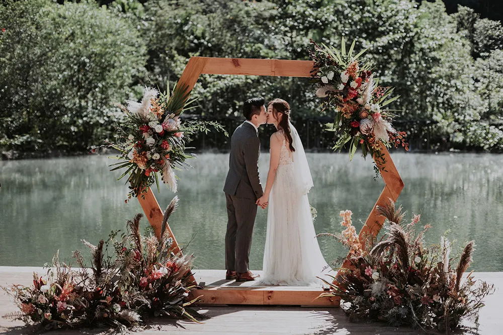 Munkeat Photography. www.theweddingnotebook.com