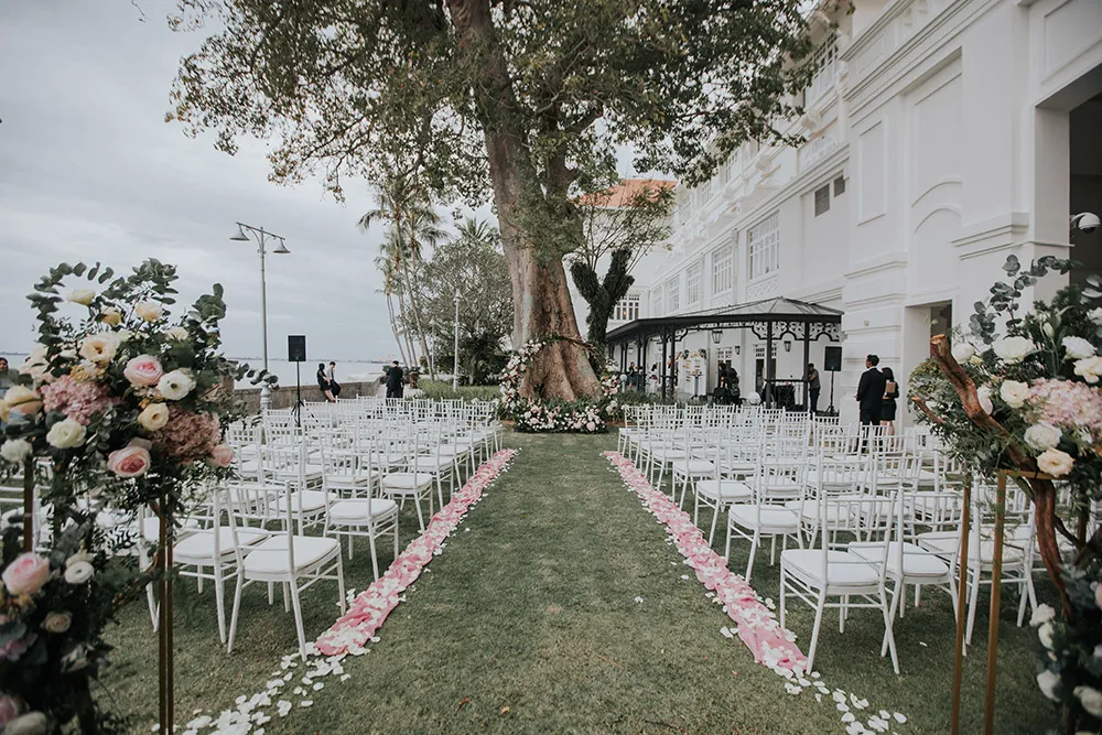 Photo by Daren Chong Photography. theweddingnotebook.com