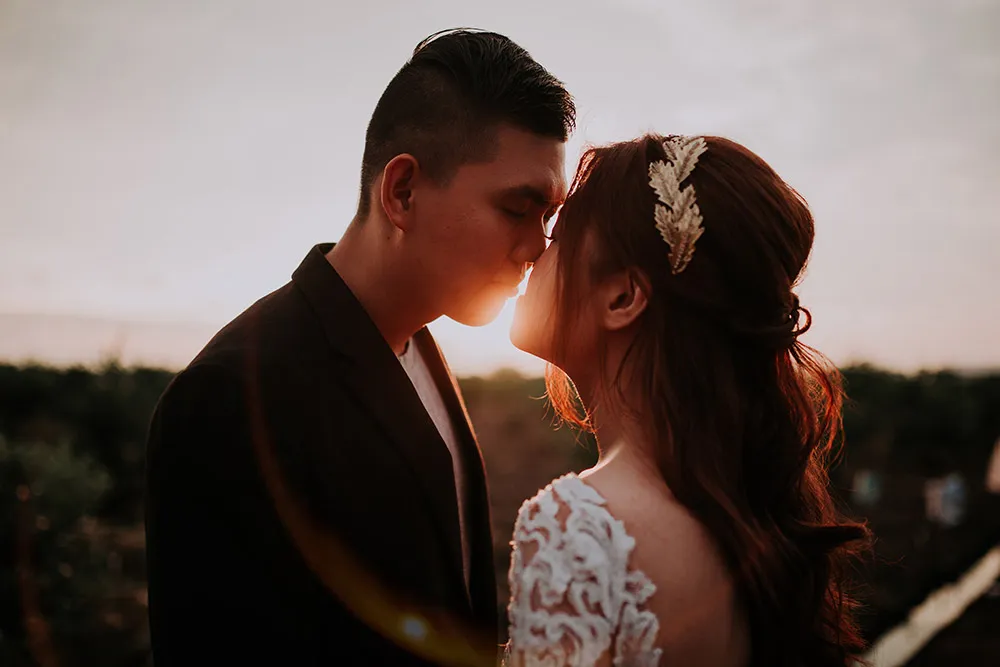 Photo by Jessie Lyee Photography. theweddingnotebook.com