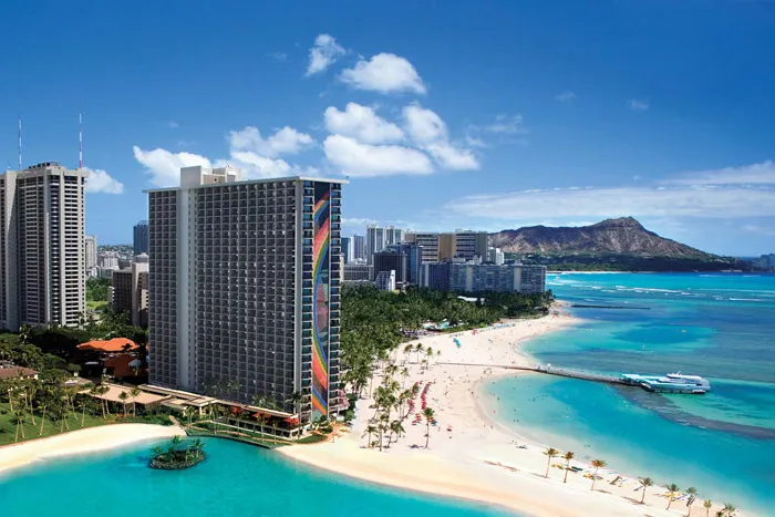 20 Honeymoon Ideas – Hilton Hawaiian Village Waikiki Beach Resort, Honolulu. theweddingnotebook.com