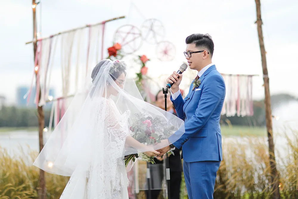 Photo by Axioo. ttp://theweddingnotebook.com