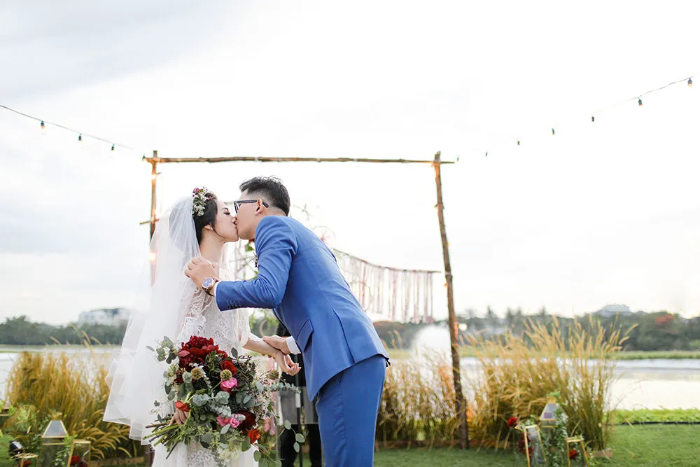Photo by Axioo. ttp://theweddingnotebook.com