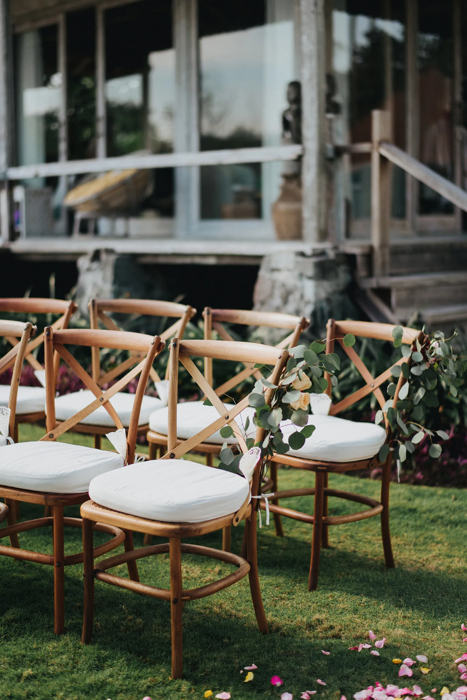 Destination wedding in Bali. Photography by Terralogical. theweddingnotebook.com