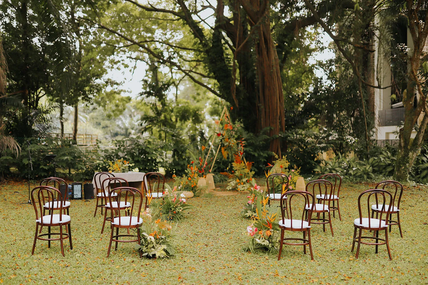 Photo by Present on Pixels. theweddingnotebook.com