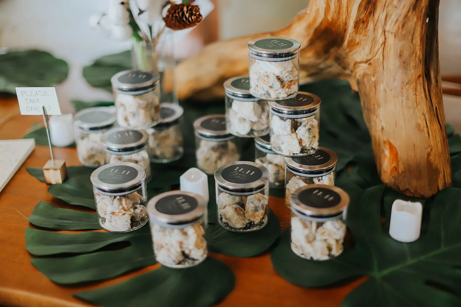 Photo by Present on Pixels. theweddingnotebook.com