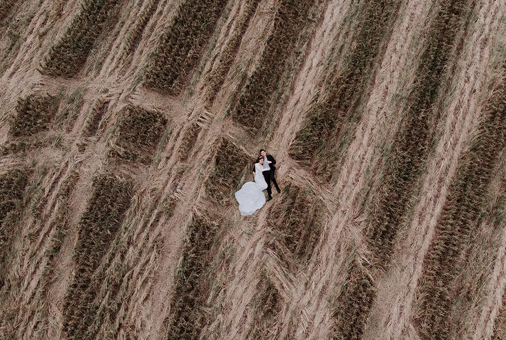 Photo by Jessielyee Photography. theweddingnotebook.com