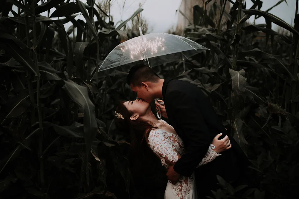 Photo by Jessielyee Photography. theweddingnotebook.com