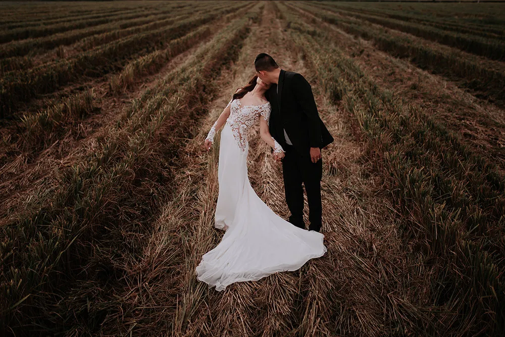 Photo by Jessielyee Photography. theweddingnotebook.com