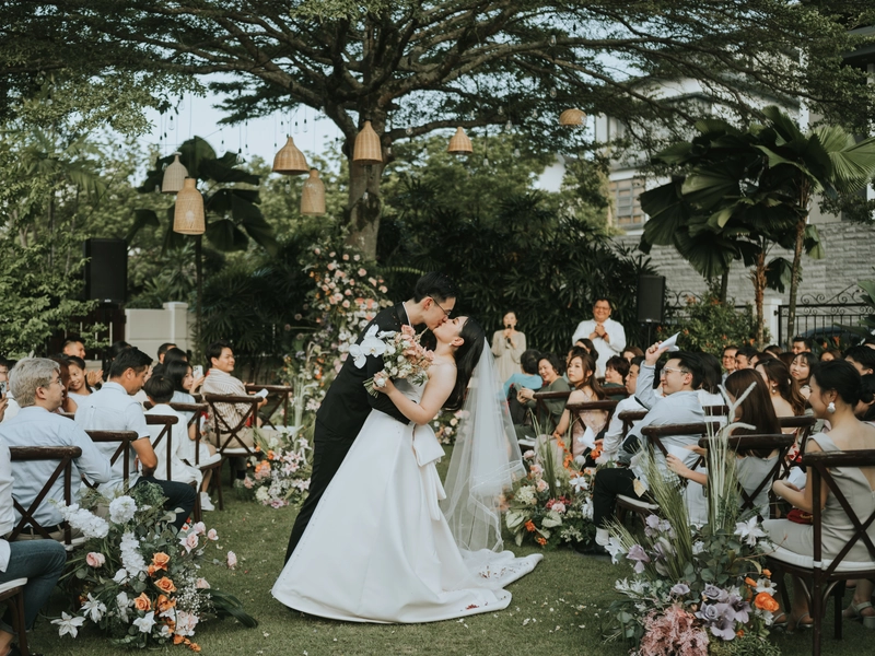 A Charming Backyard Wedding with Rustic Garden Vibes