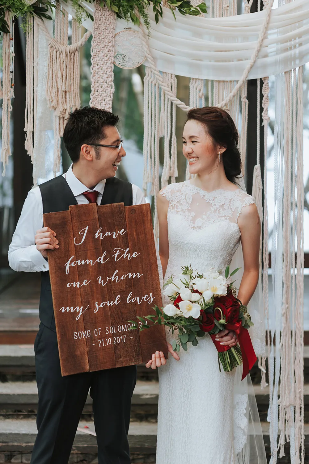 Photo by Munkeat Photography. theweddingnotebook.com