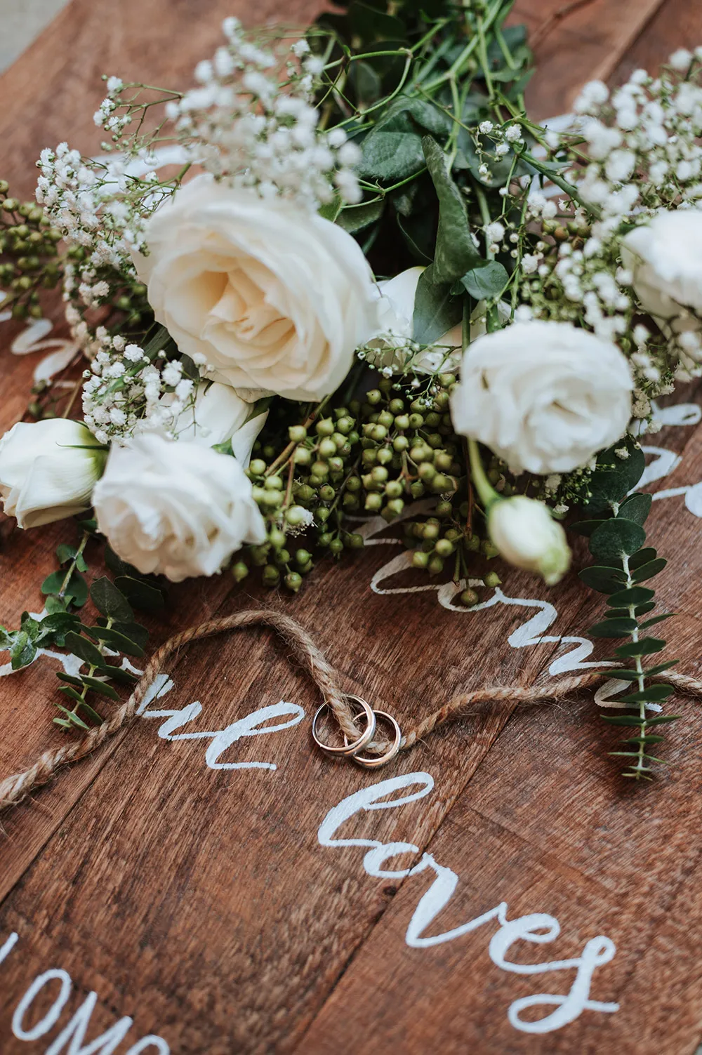 Photo by Munkeat Photography. theweddingnotebook.com