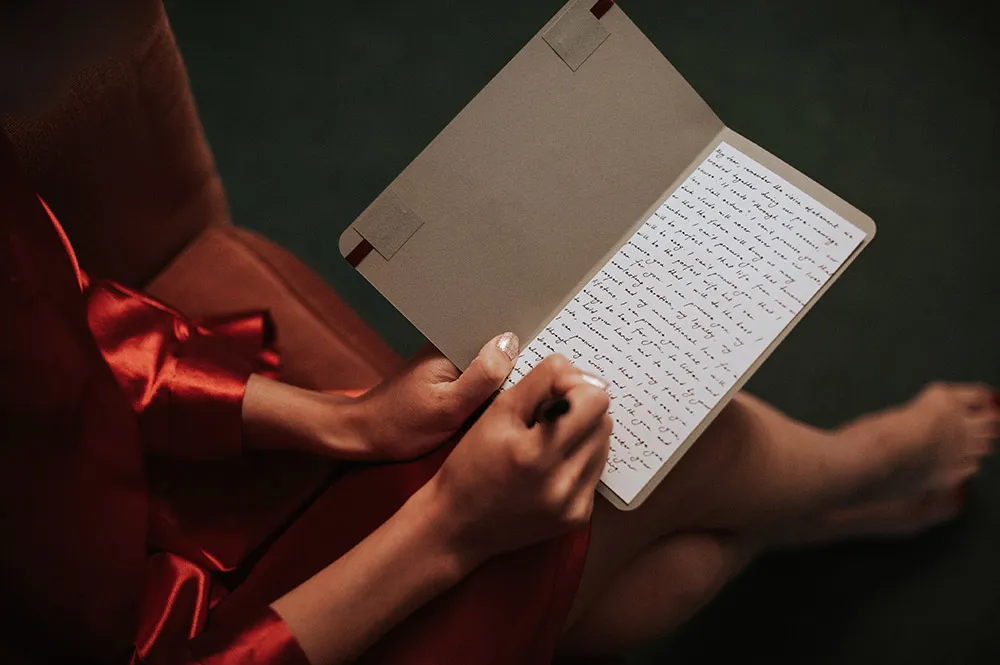 Photo by Munkeat Photography. theweddingnotebook.com