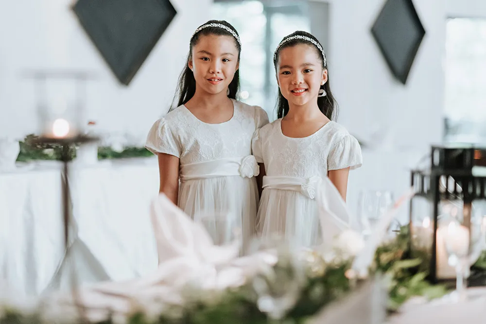 Photo by Munkeat Photography. theweddingnotebook.com