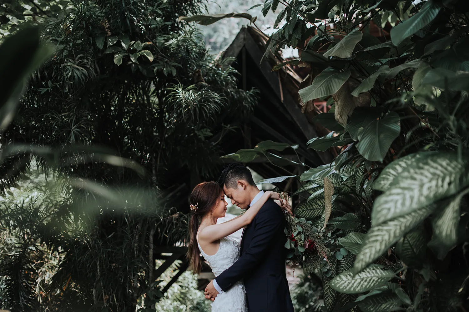 Zach Chin of Munkeat Studio. theweddingnotebook.com