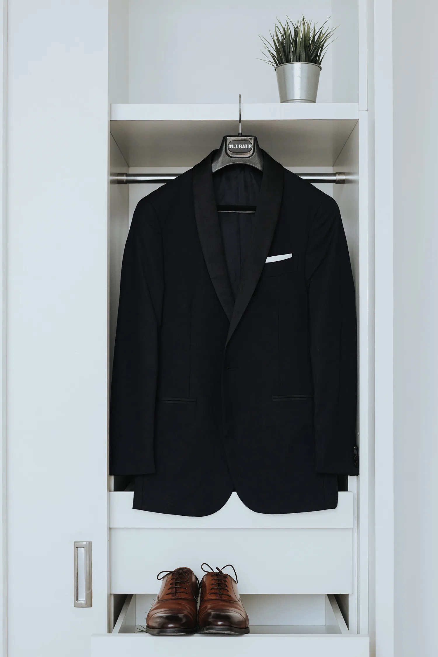 Zach Chin of Munkeat Studio. theweddingnotebook.com