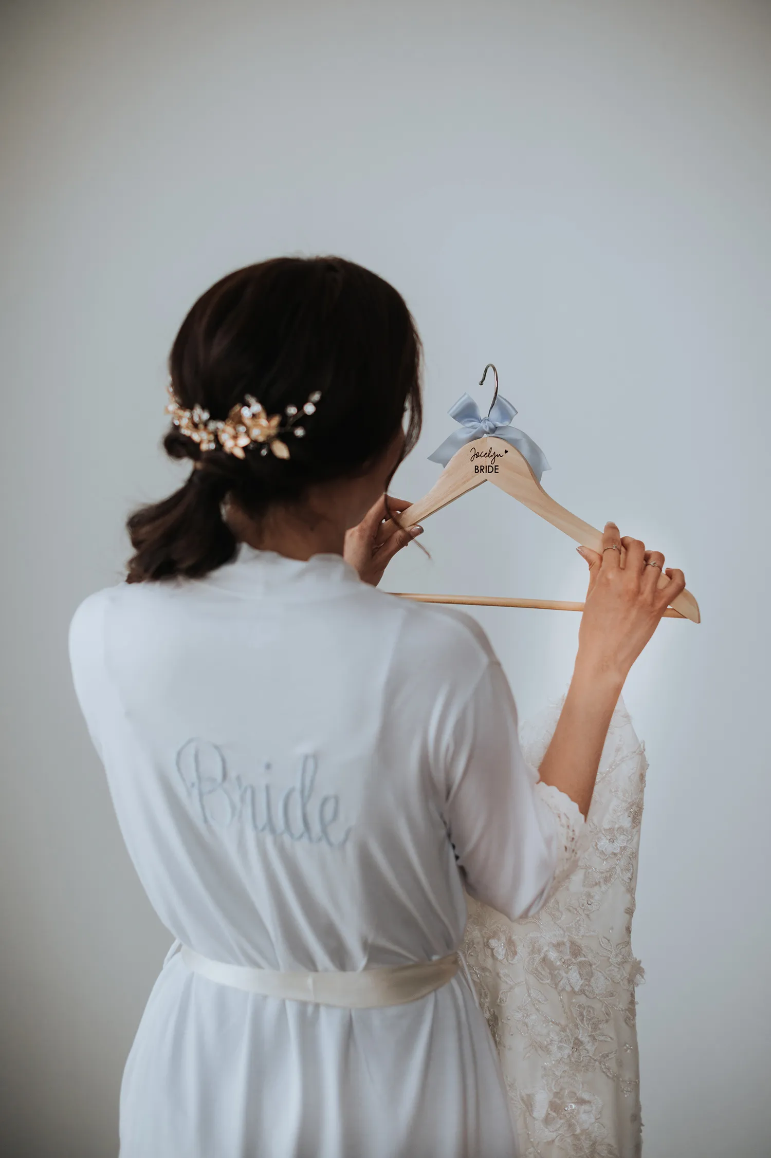 Zach Chin of Munkeat Studio. theweddingnotebook.com