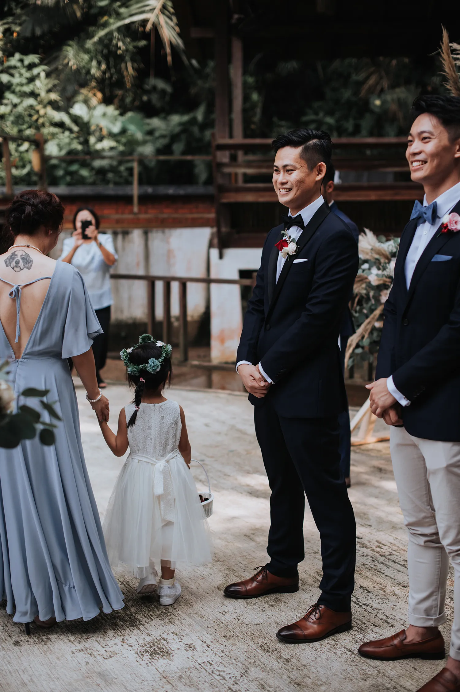 Zach Chin of Munkeat Studio. theweddingnotebook.com