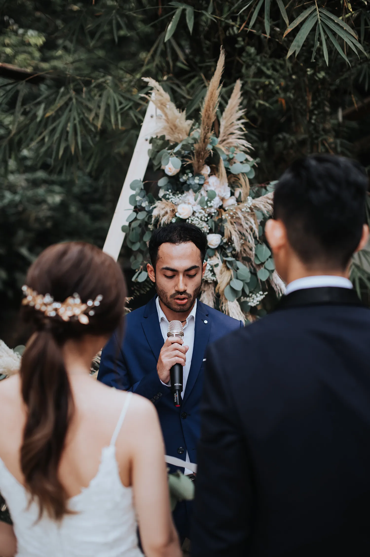 Zach Chin of Munkeat Studio. theweddingnotebook.com