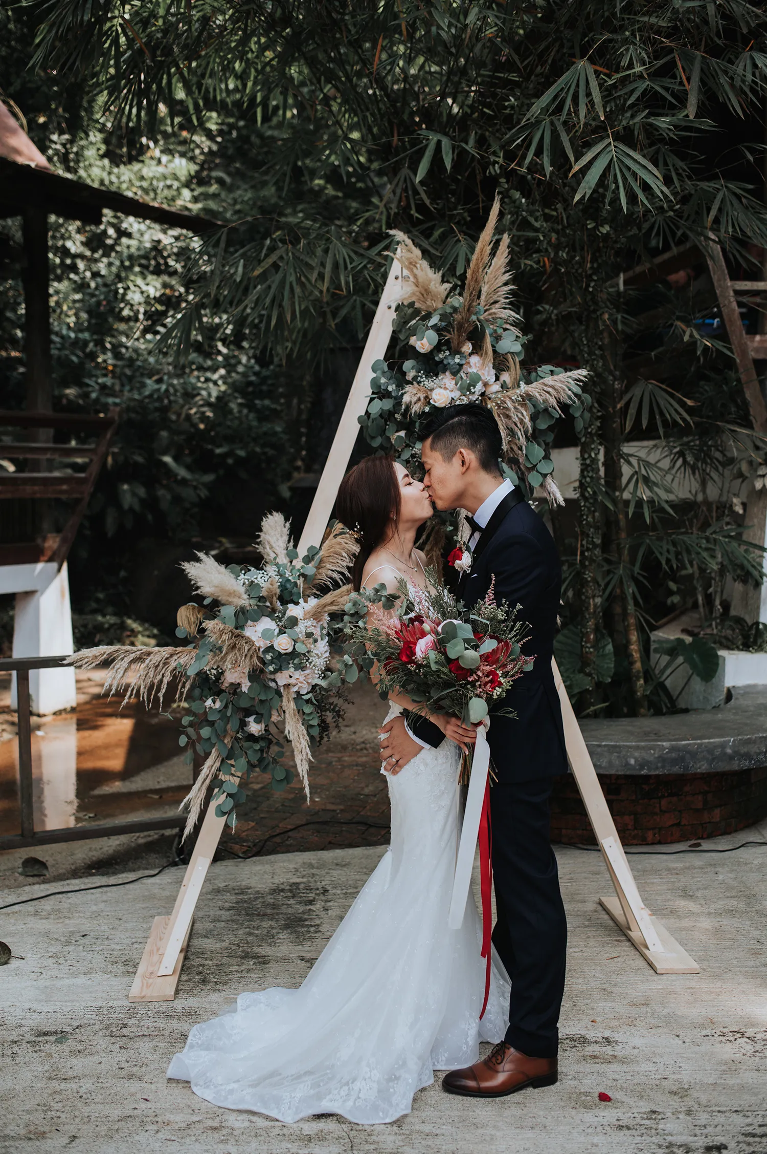 Zach Chin of Munkeat Studio. theweddingnotebook.com