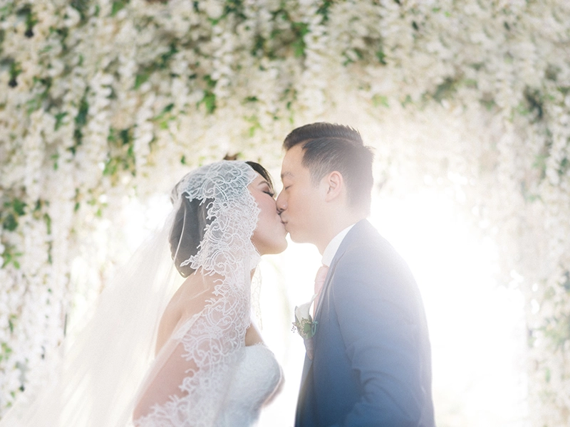 A Classic Floral and Ornate Wedding At Shangri-la Hotel Jakarta