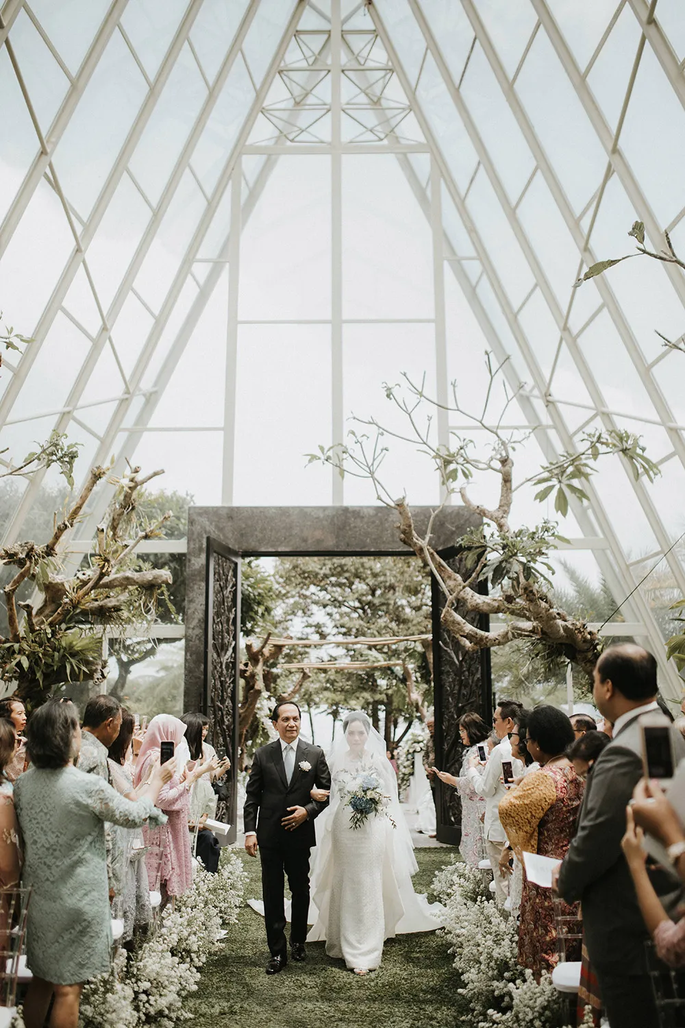 Photo by Iluminen. theweddingnotebook.com