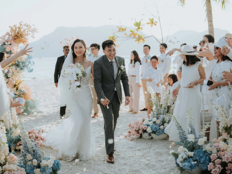 A Cosy Intimate Resort White Beach Wedding at St Regis Langkawi