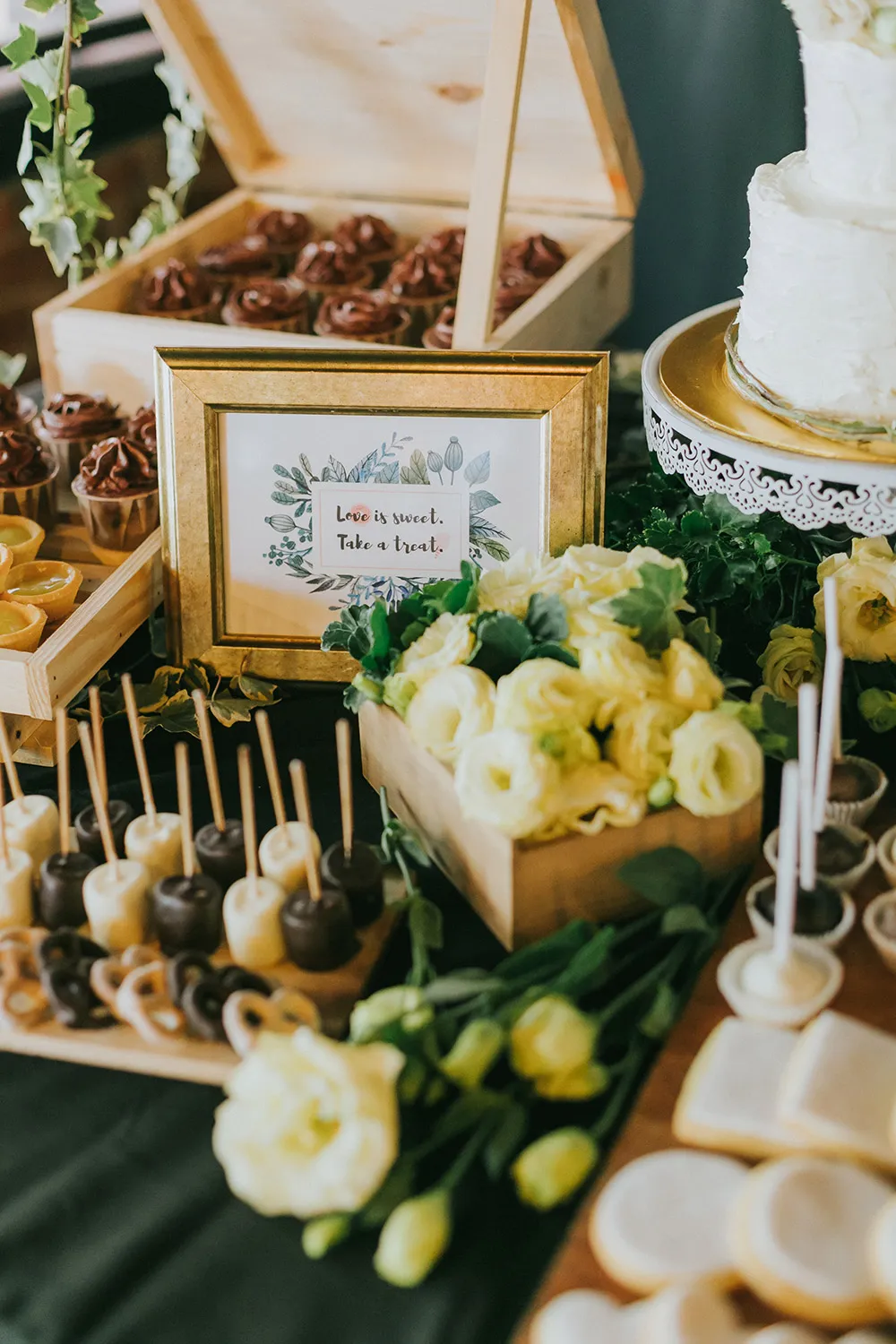 Photo by Arture Photography. theweddingnotebook.com