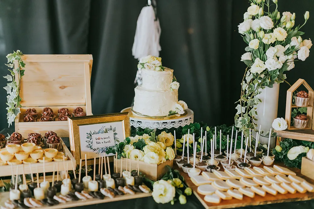 Photo by Arture Photography. theweddingnotebook.com