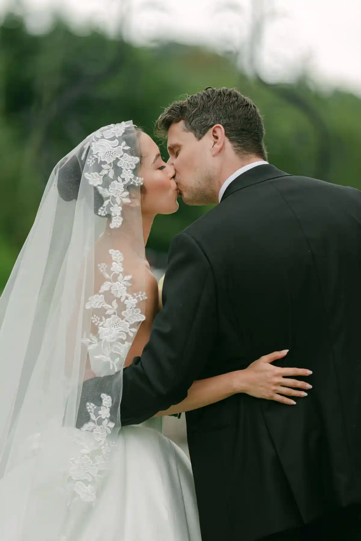 A Cross-Cultural Romantic Wedding at Markree Castle, Ireland with Bridgerton-Worthy Interiors