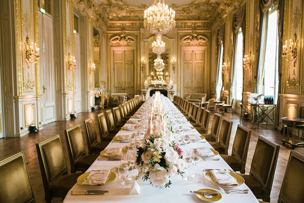 Destination wedding in Shangri-La Hotel Paris. Catherine O'hara Photography. theweddingnotebook.com