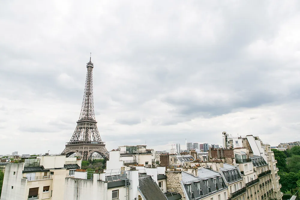 Destination wedding in Paris. Catherine O'hara Photography. theweddingnotebook.com