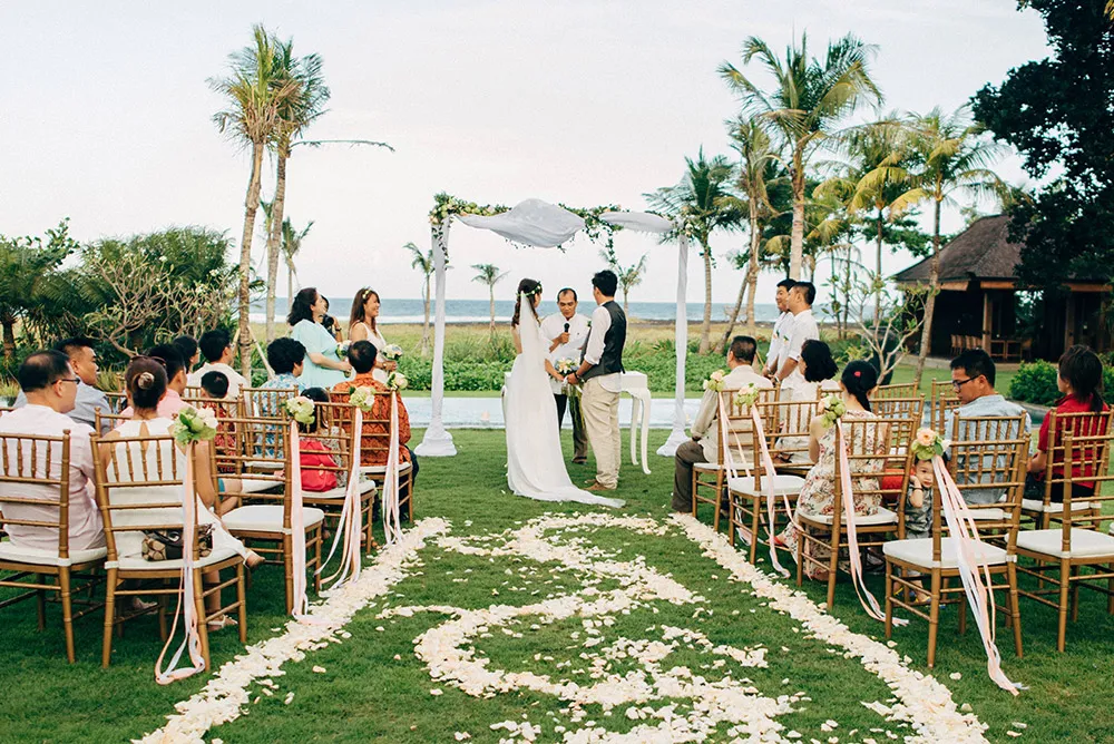 Photo by Bloc Memoire Photography. theweddingnotebook.com