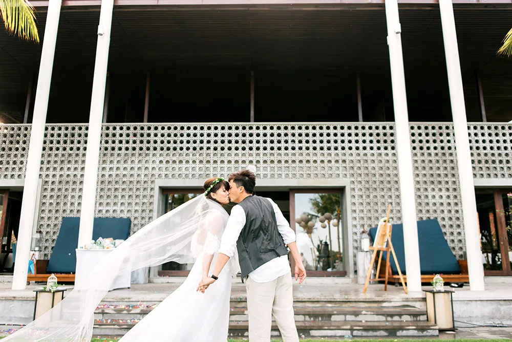 Photo by Bloc Memoire Photography. theweddingnotebook.com