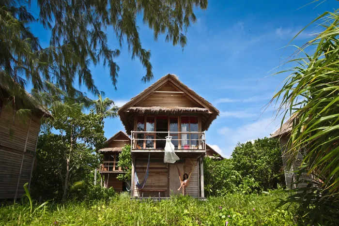 www.theweddingnotebook. Darren Jee Photography. Destination beach wedding at Castaway Resort Koh Lipe, Thailand