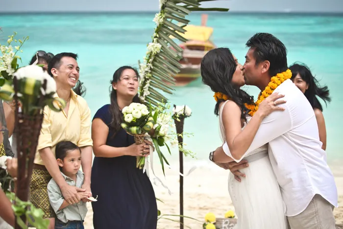 www.theweddingnotebook. Darren Jee Photography. Destination beach wedding at Koh Lipe
