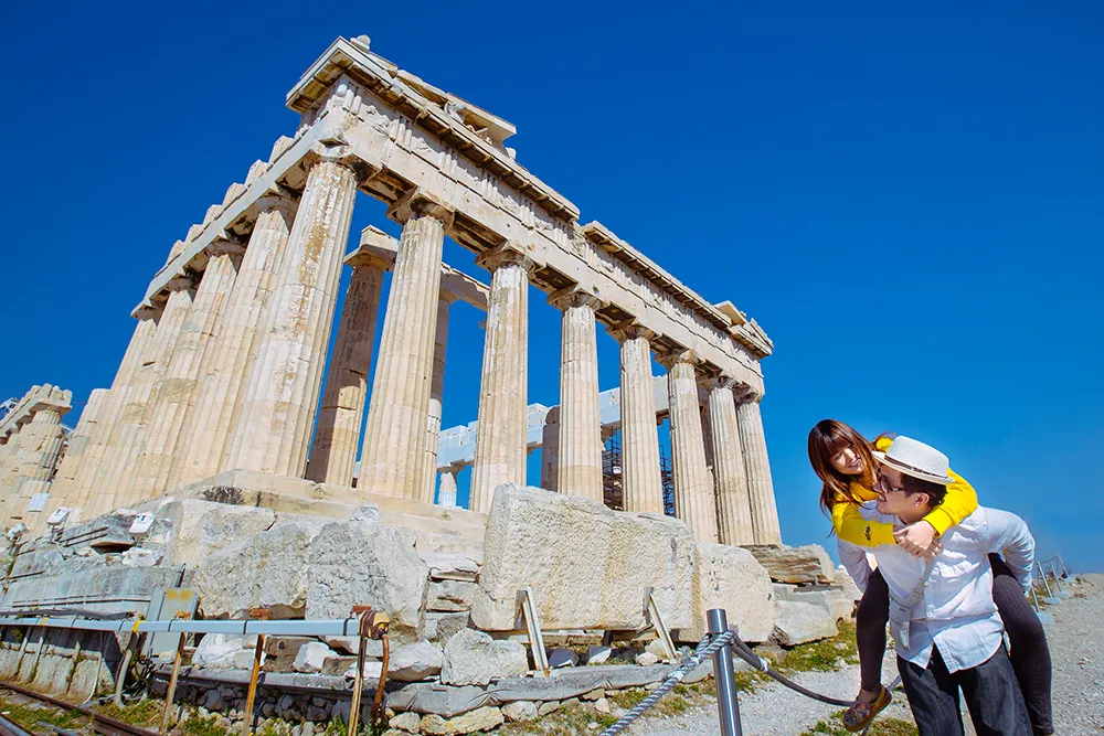 DIY Wedding Photoshoot, Acropolis, Athens, Greece. theweddingnotebook.com
