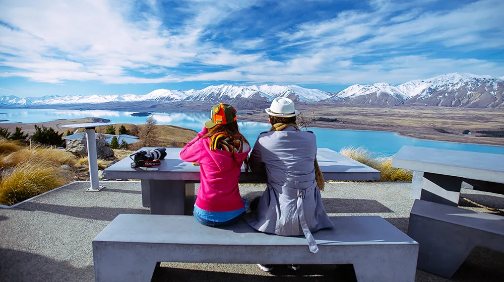 DIY Wedding Photoshoot, Lake Tekapo, Canterbury, New Zealand. theweddingnotebook.com