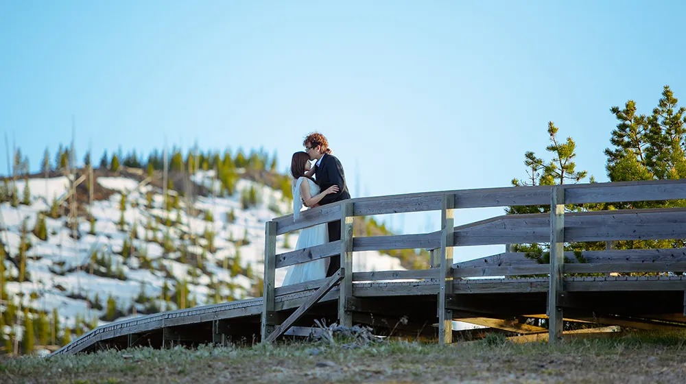DIY Wedding Photoshoot, Yellowstone National Park, Wyoming, USA. theweddingnotebook.com