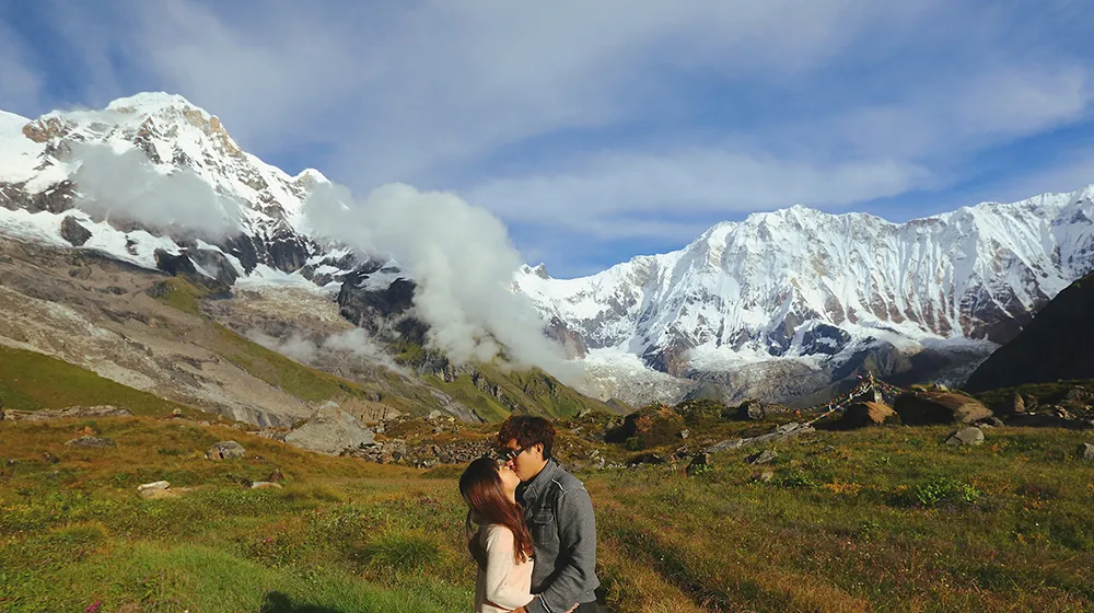 DIY Wedding Photoshoot, Annapurna Base Camp, Nepal. theweddingnotebook.com