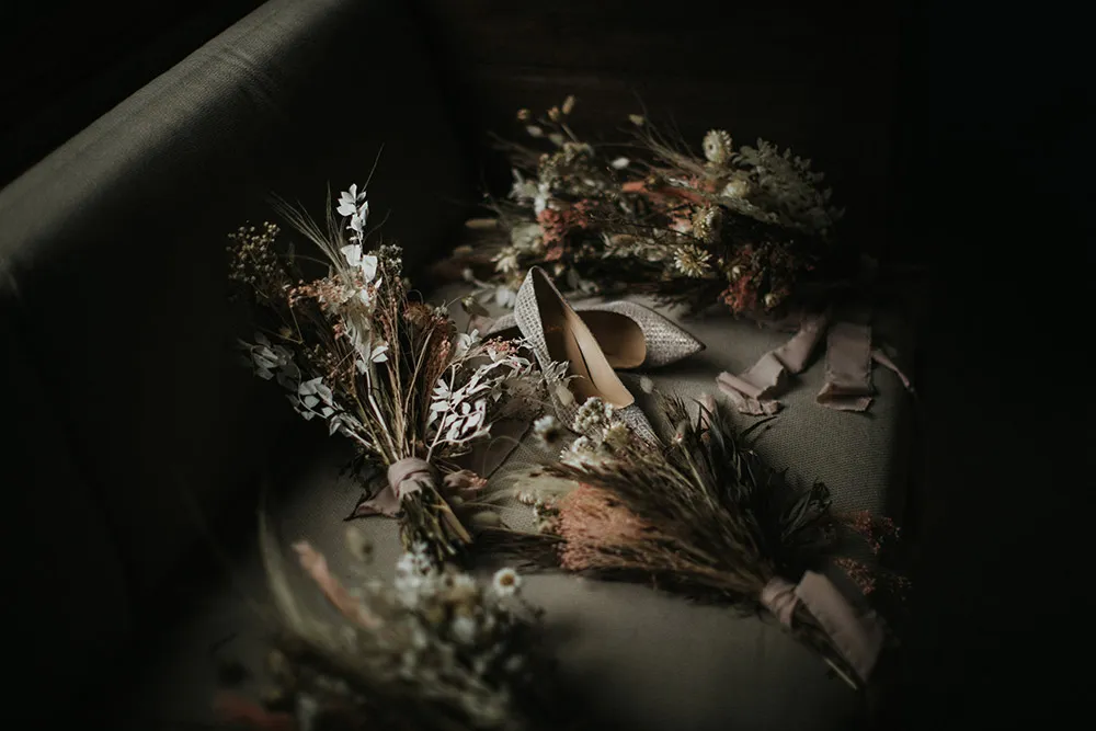 Photography by Iluminen. Bridal shoes. theweddingnotebook.com