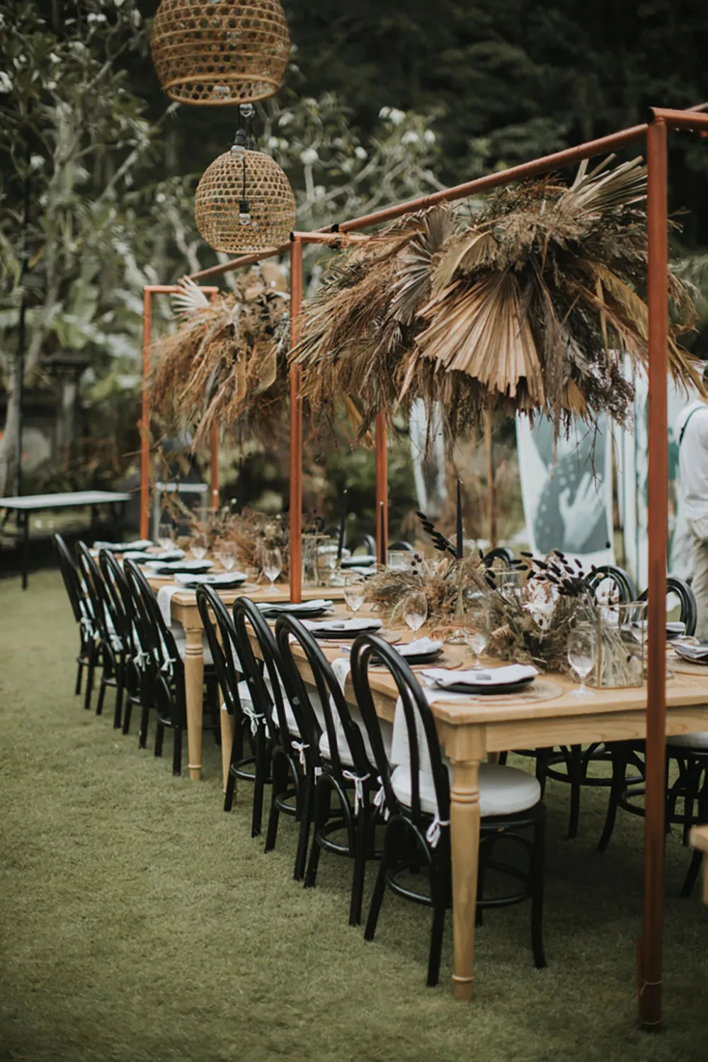 Destination wedding in Bali. Photo by Iluminen. theweddingnotebook.com