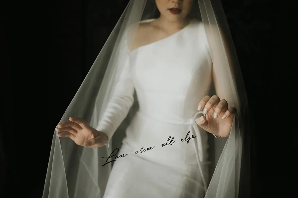 Details on wedding veil. Photo by Iluminen. theweddingnotebook.com