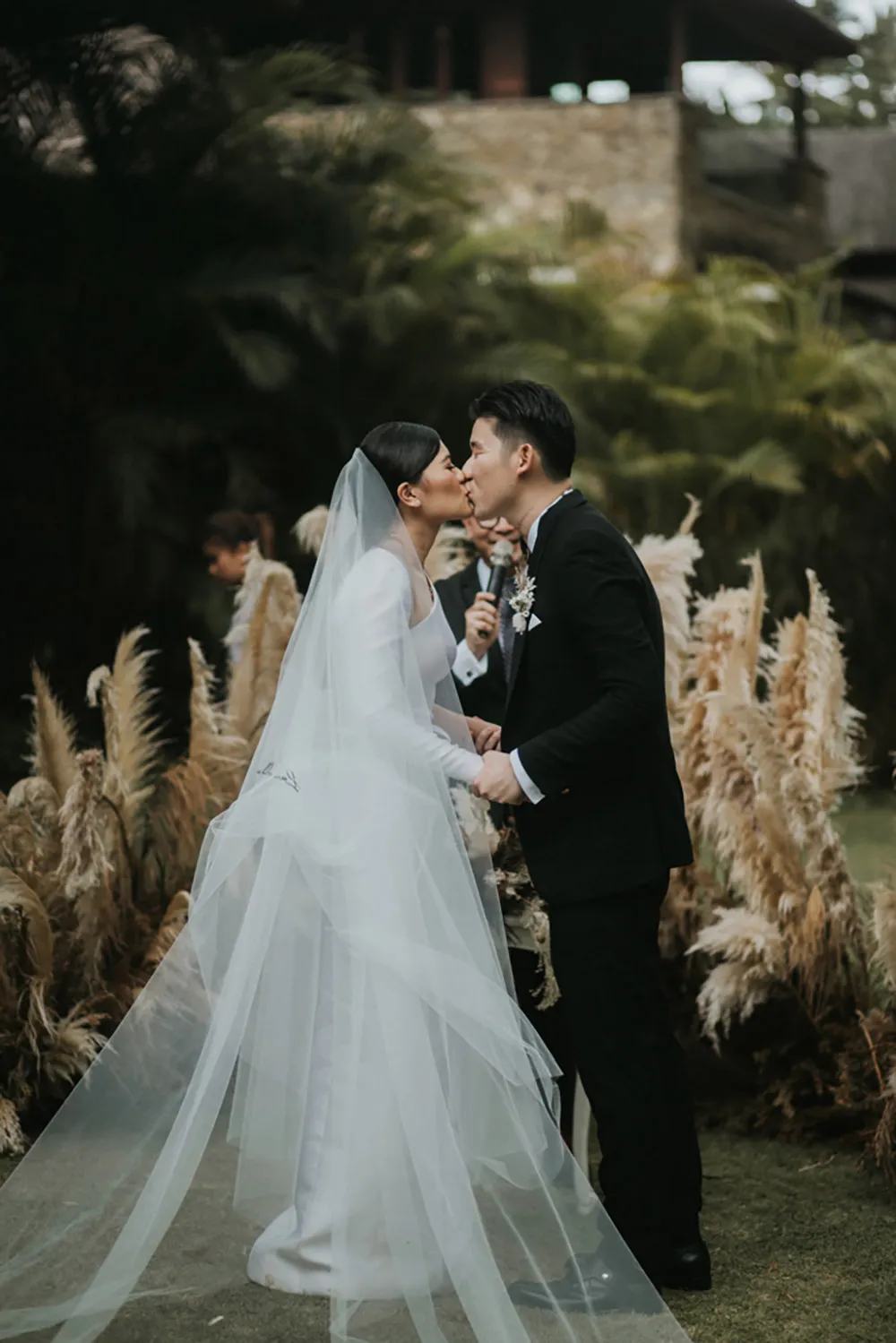 Photo by Iluminen. theweddingnotebook.com