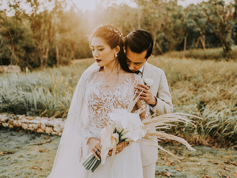 A Dreamy Bohemian Garden Wedding at Alila Villas Uluwatu