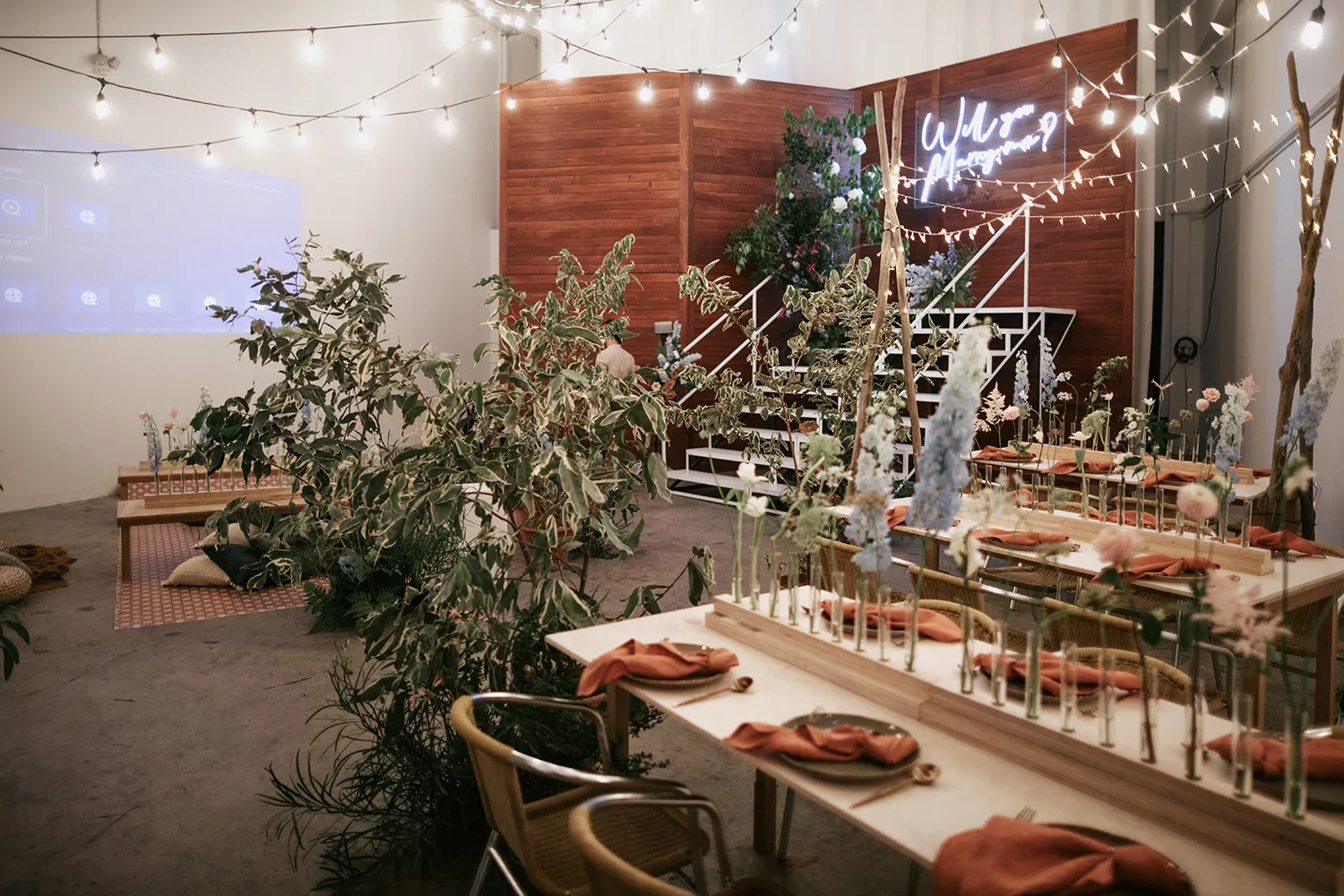 Photography by Lens of Mira. Flower by Hellofromflour. theweddingnotebook.com