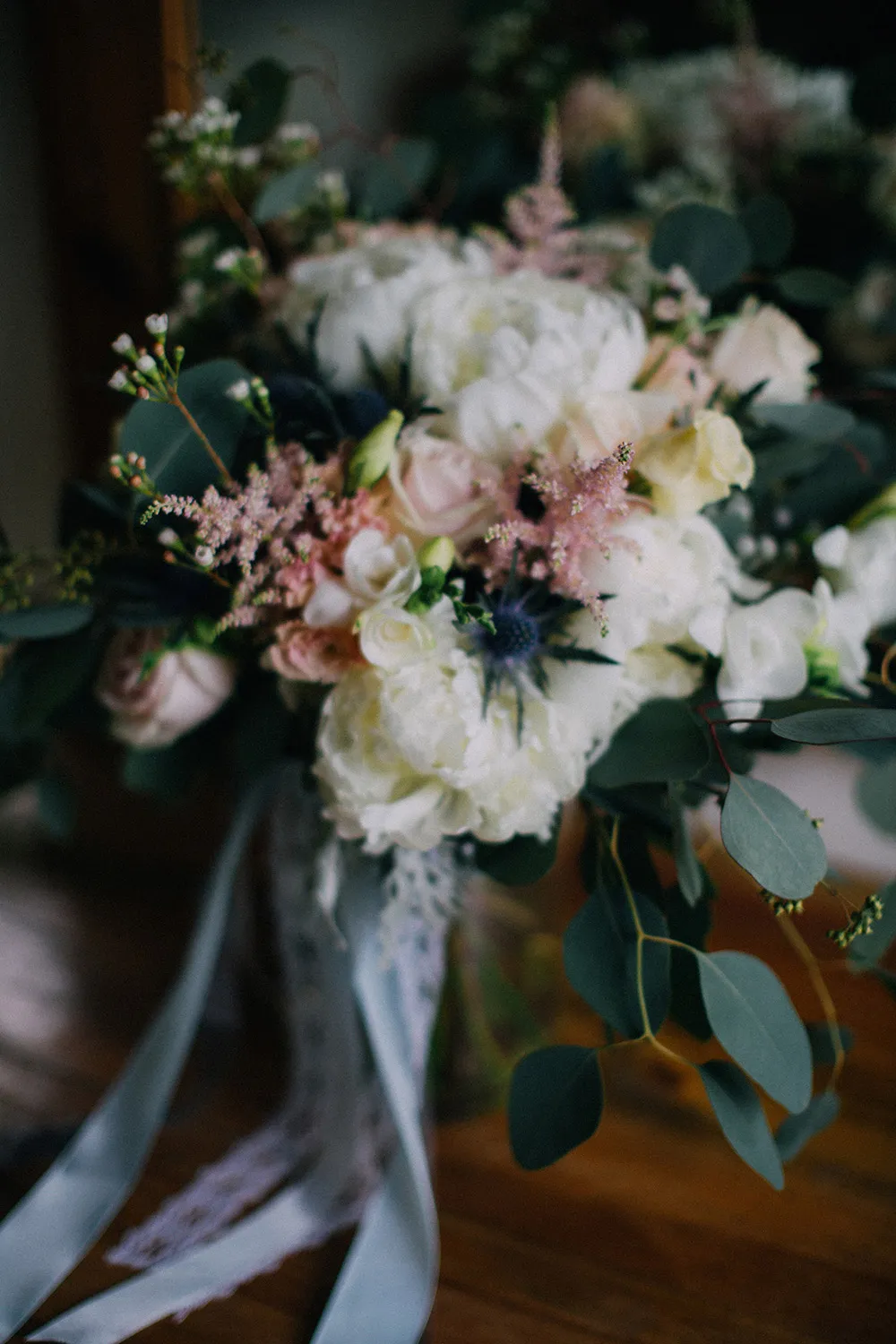 Rustic bridal bouquet. Photo by Hellojanelee. theweddingnotebook.com