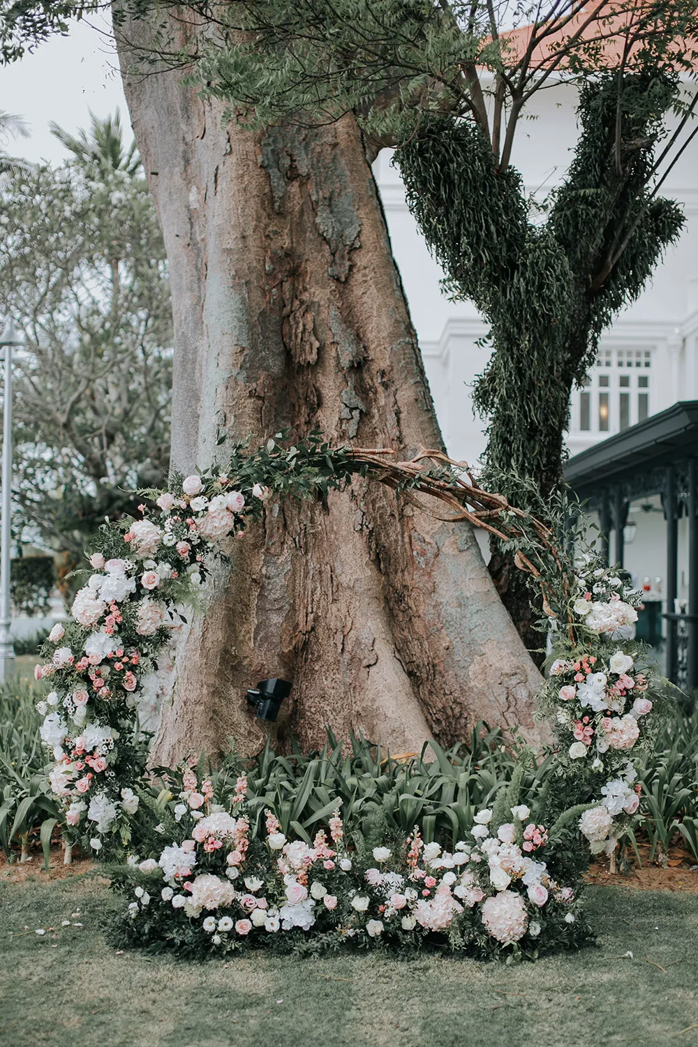 Eastern and Oriental Penang garden wedding. Photo by Daren Chong Photography. theweddingnotebook.com
