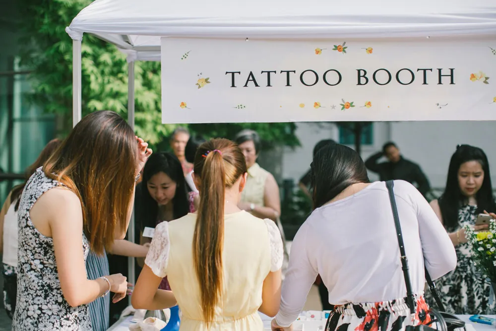 Photo by Munkeat Photography. theweddingnotebook.com